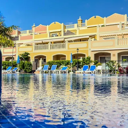 Paraiso Poolside Townhouse In Holiday home