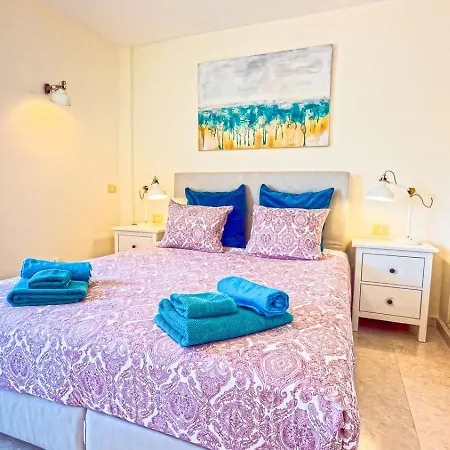 Paraiso Poolside Townhouse In Holiday home